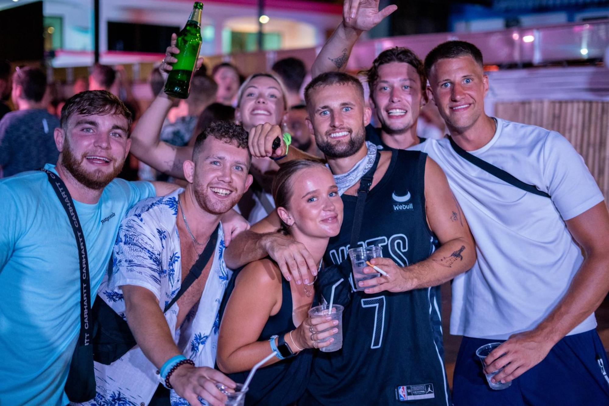 Base Party Hostel Ao Nang Dış mekan fotoğraf