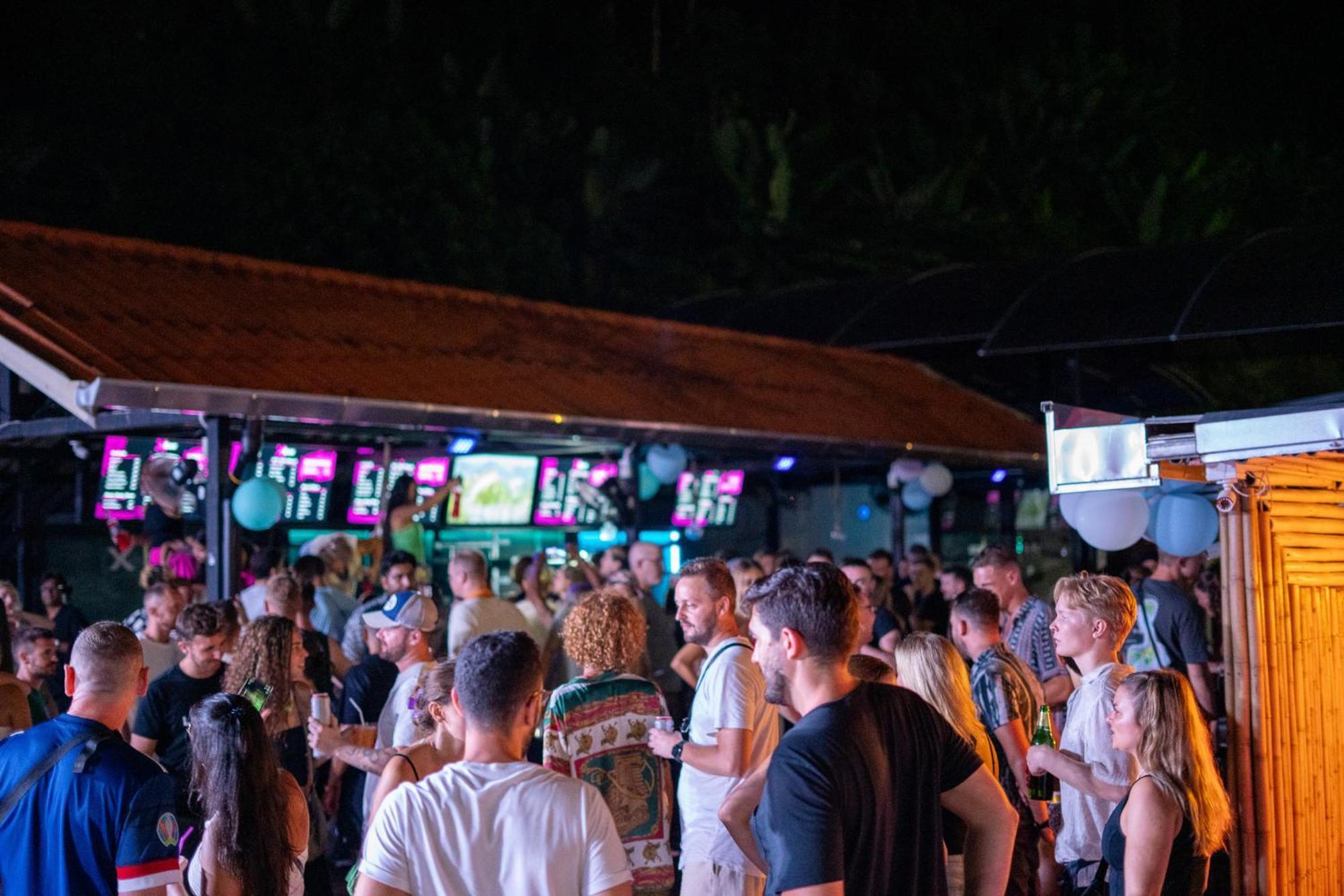 Base Party Hostel Ao Nang Dış mekan fotoğraf