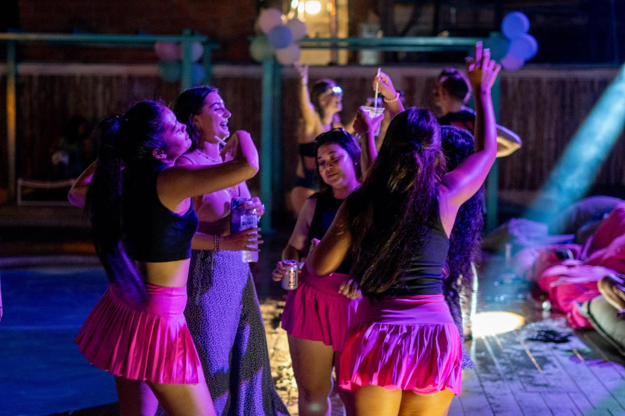 Base Party Hostel Ao Nang Dış mekan fotoğraf
