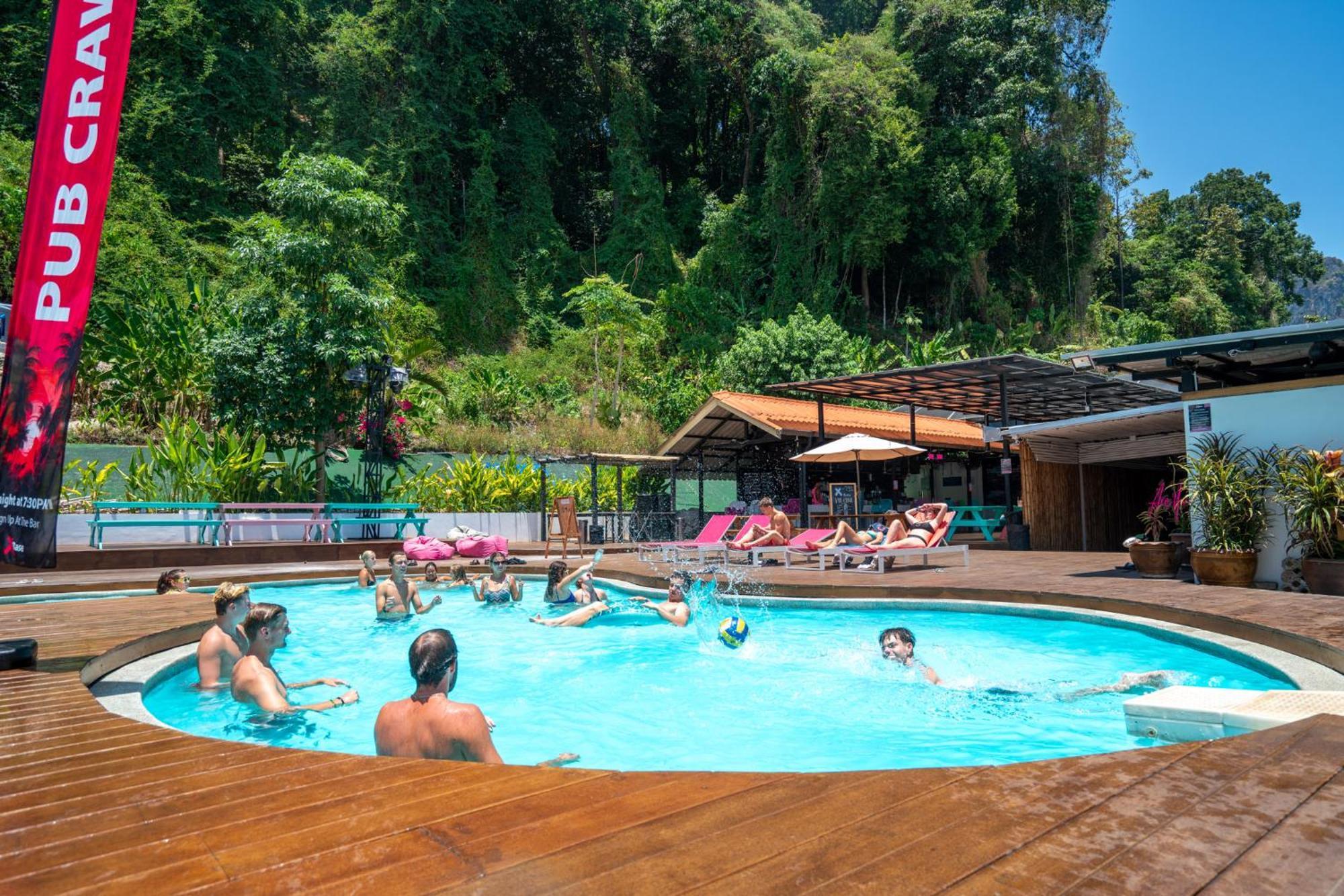 Base Party Hostel Ao Nang Dış mekan fotoğraf