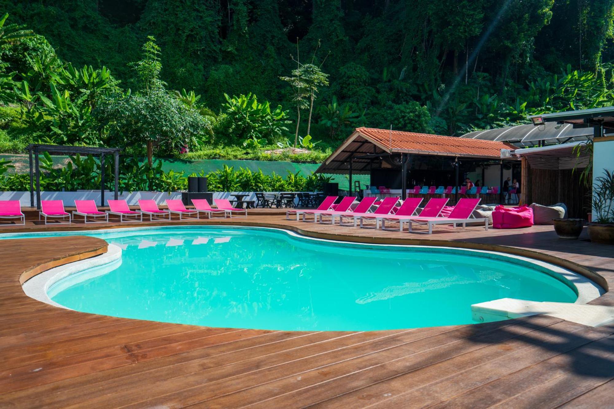 Base Party Hostel Ao Nang Dış mekan fotoğraf